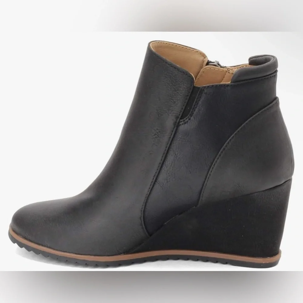 Naturalizer Soul Women's Haley Wedge Ankle Bootie